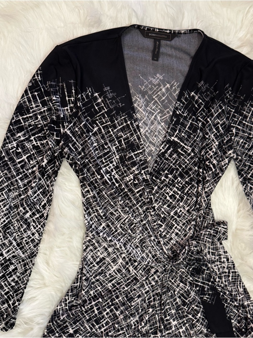 BCBGMAXAZRIA Black & White Abstract Wrap Dress XS NWOT Long Sleeve - Picture 5 of 13